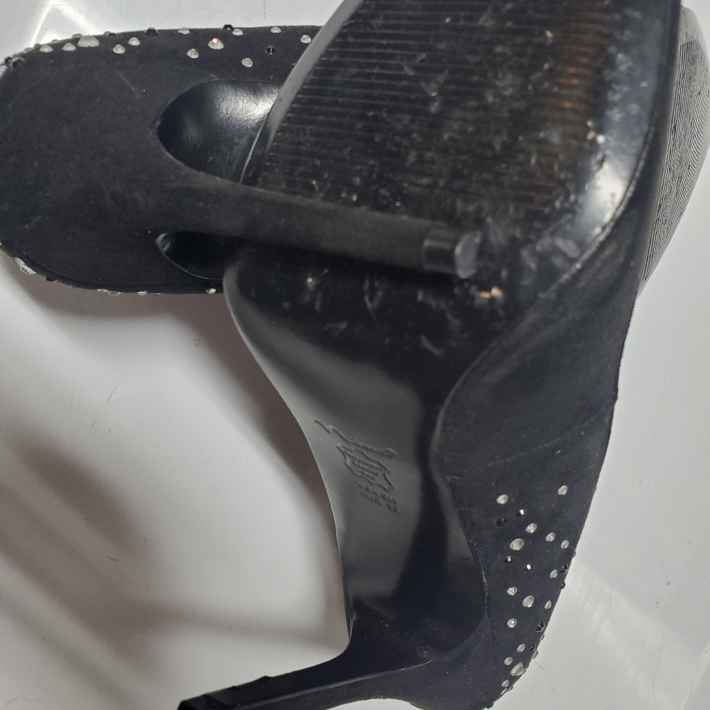 Heels - Picture 5 of 5